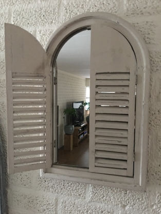 Mirror with wooden frame and doors - Indian style